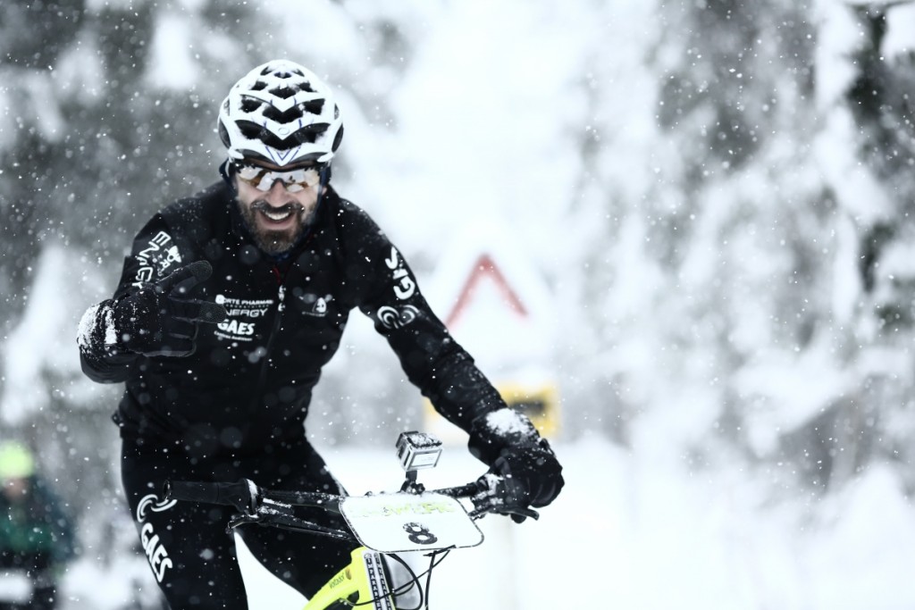 Santi Millán en su bicicleta de montaña