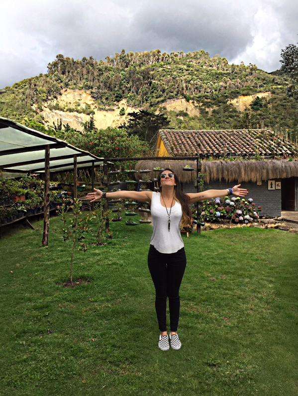 La youtuber disfrutando de la naturaleza